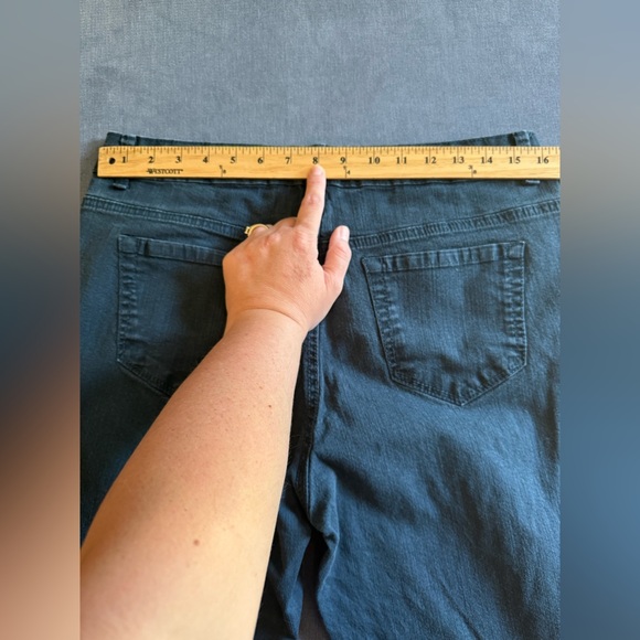 Bandolino Womens Jeans SZ 12 Blue Denim Samantha Style Midrise Straight Pocket - Picture 8 of 10